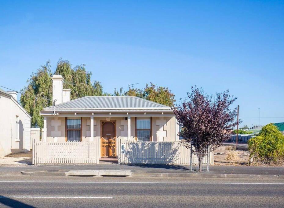 Cornelias Cottage Mount Gambier Central エクステリア 写真